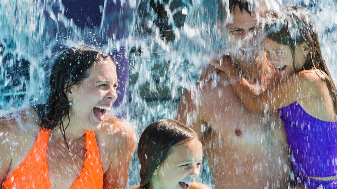 3 Swimming Pool Games Anyone Can Play